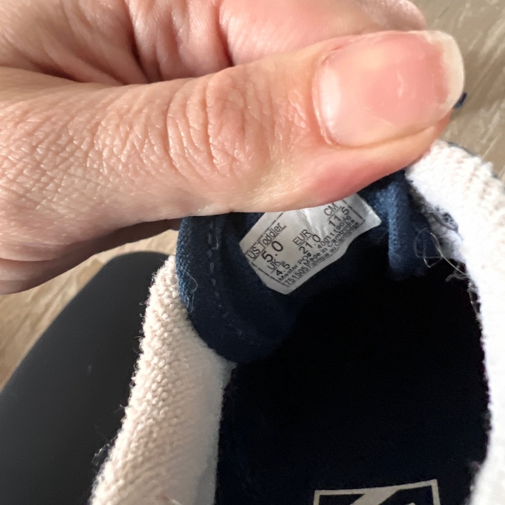 Vans - Picture 2 of 5